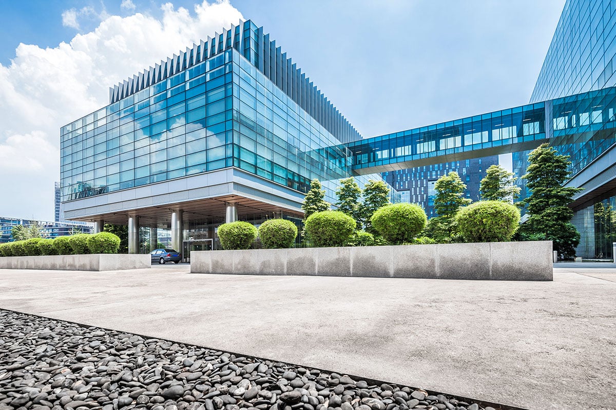 hero-commercial-building-is476880602