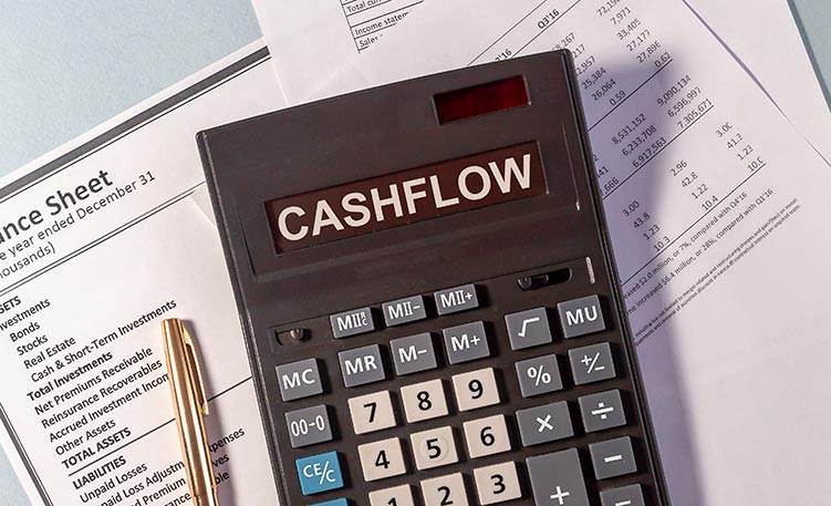 cash-flow-calculator-IS-1219993210