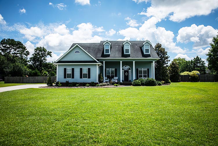 cottage-blue-house-IS-1178764767