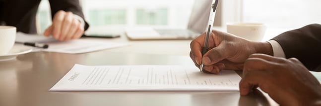 signing-contract-IS-1132941039
