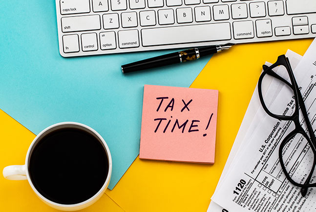 tax-time-sticky-note-pink-yellow-IS-1127781006