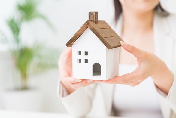 white-wood-house-IS-1141798330