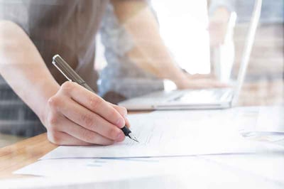 realestate-analyst-risk-assessment-is535400548.jpg