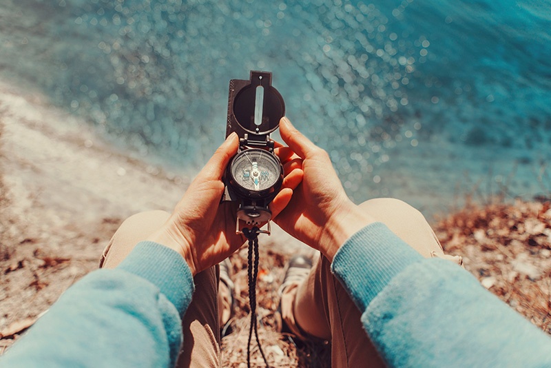 investor-compass-direction-is000065222471