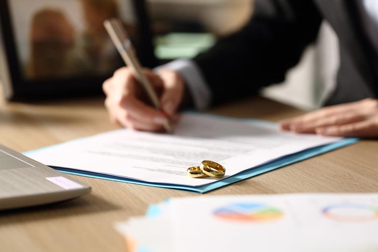 Do You Pay Capital Gains Tax on Divorce Settlements? 