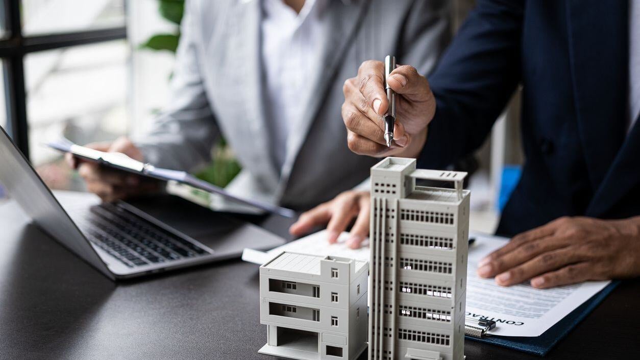 People discussing buildings.